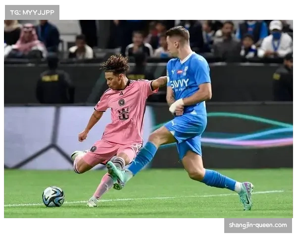 朗斯5-0大胜巴黎FC,时隔21年重返法甲榜首 朗斯5-0大胜巴黎FC,时隔21年重返法甲榜首